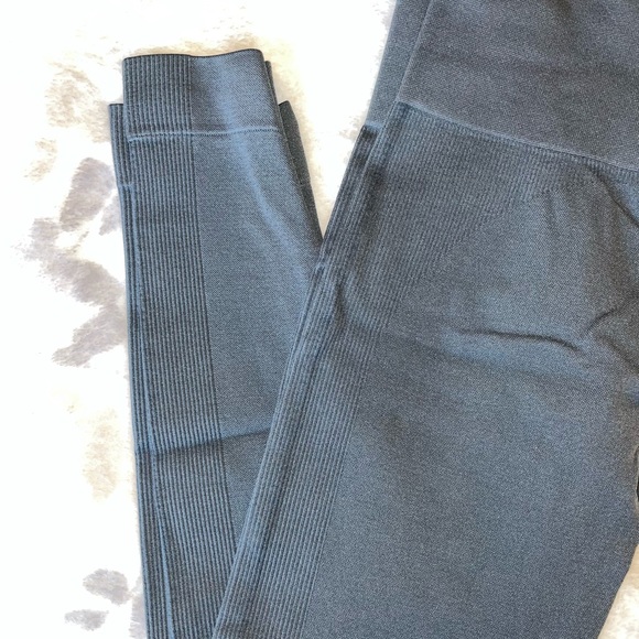 BNWOT SET ACTIVE SCULPTFLEX® LEGGINGS - Picture 5 of 8